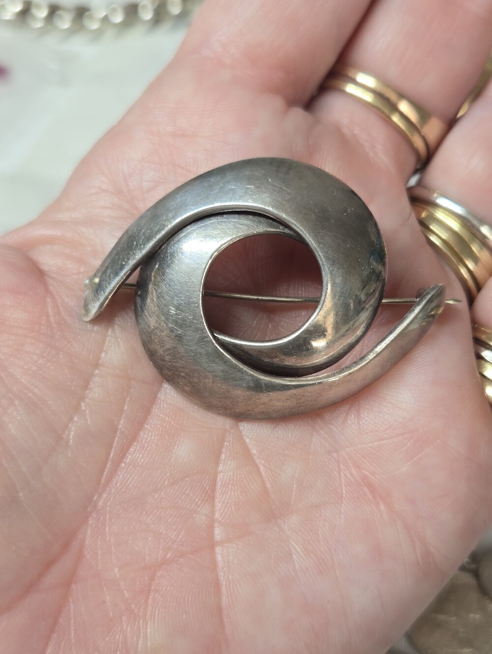 Vintage Elegant Swirl Sterling Silver Pin Brooch - Silver